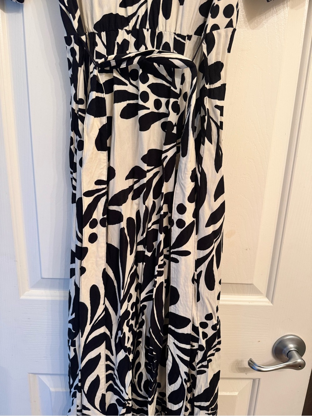 TWO H&M Spring/Summer Dresses Blue & White / Black & White Floral Patterned - Picture 8 of 9